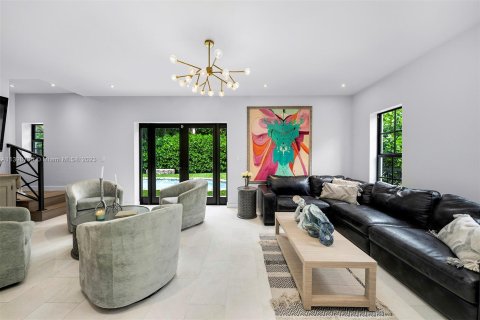 House in Coral Gables, Florida 5 bedrooms, 309.09 sq.m. № 537000 - photo 8