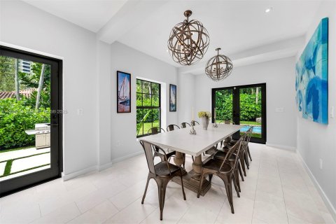 House in Coral Gables, Florida 5 bedrooms, 309.09 sq.m. № 537000 - photo 14