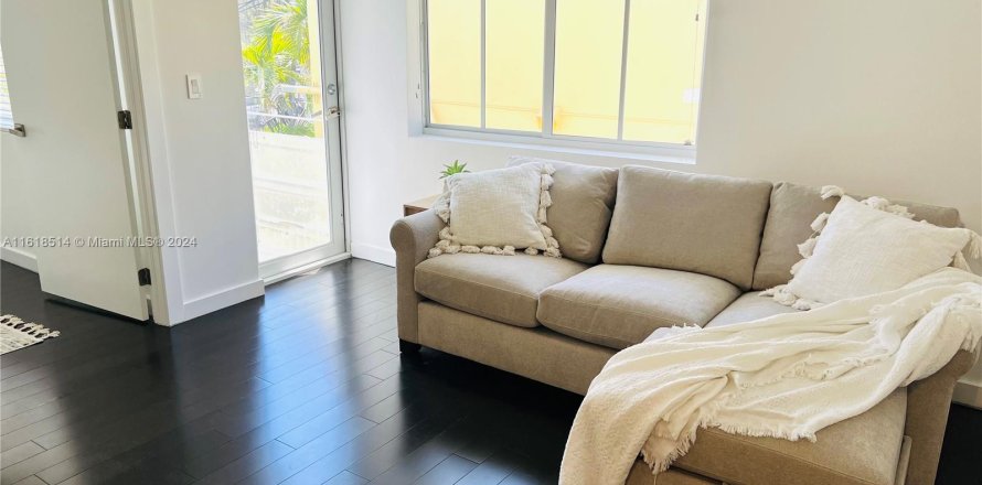 Condo in Miami Beach, Florida, 1 bedroom  № 1240269