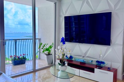 Condo in Miami, Florida, 1 bedroom  № 1358591 - photo 2