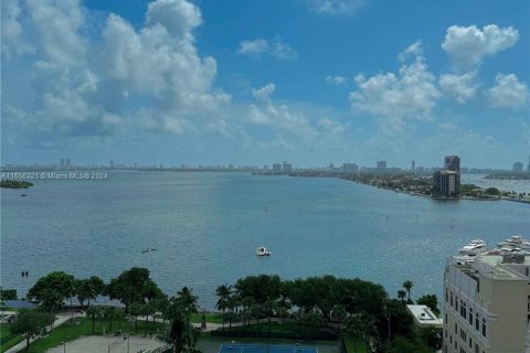 Condo in Miami, Florida, 1 bedroom  № 1358591 - photo 17