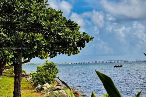 Condo in Miami, Florida, 1 bedroom  № 1358591 - photo 18