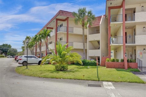 Condo in Pembroke Pines, Florida, 2 bedrooms  № 1116421 - photo 3