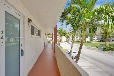 Condominio en venta en Pembroke Pines, Florida, 2 dormitorios, 108.7 m2 № 1116421 - foto 4