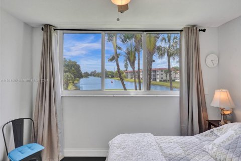 Condo in Pembroke Pines, Florida, 2 bedrooms  № 1116421 - photo 13