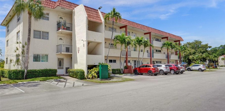 Condominio en Pembroke Pines, Florida, 2 dormitorios  № 1116421