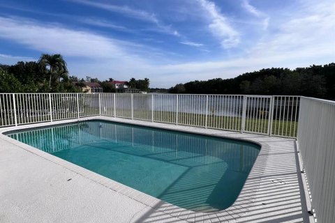 House in Weston, Florida 4 bedrooms, 187.85 sq.m. № 961312 - photo 6