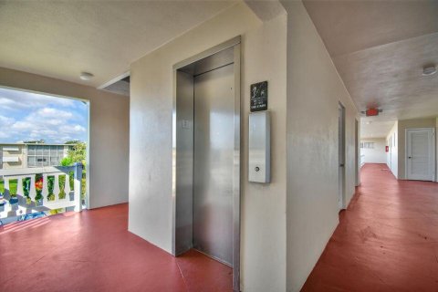 Condominio en venta en Palm Springs, Florida, 2 dormitorios, 83.05 m2 № 987383 - foto 21