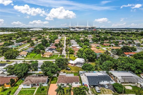 House in Miami Gardens, Florida 3 bedrooms, 155.24 sq.m. № 1360367 - photo 4