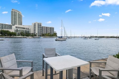 Condominio en venta en Miami Beach, Florida, 1 dormitorio, 83.33 m2 № 1360368 - foto 25