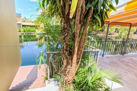 Adosado en venta en Miami Lakes, Florida, 3 dormitorios, 135.64 m2 № 1375670 - foto 29