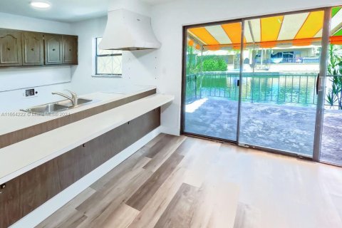 Adosado en venta en Miami Lakes, Florida, 3 dormitorios, 135.64 m2 № 1375670 - foto 8