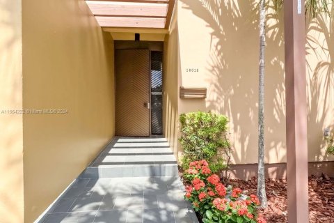 Townhouse in Miami Lakes, Florida 3 bedrooms, 135.64 sq.m. № 1375670 - photo 2