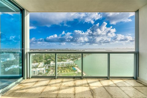 Condo in Miami, Florida, 2 bedrooms  № 1375618 - photo 23