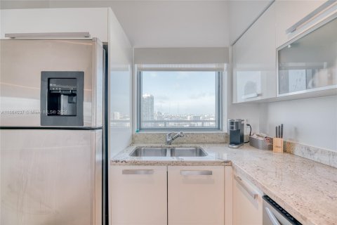 Condo in Miami, Florida, 2 bedrooms  № 1375618 - photo 9