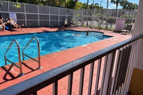 Townhouse in Homestead, Florida 3 bedrooms, 128.02 sq.m. № 1396109 - photo 3