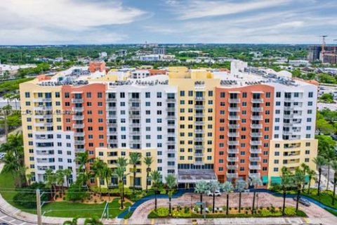 Condo in Aventura, Florida, 2 bedrooms  № 1230880 - photo 1