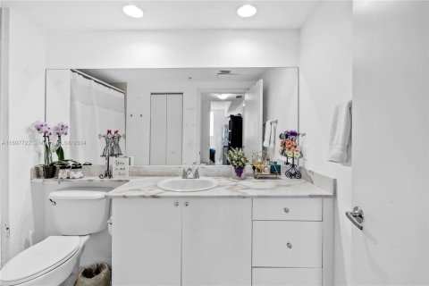 Condo in Aventura, Florida, 2 bedrooms  № 1230880 - photo 19