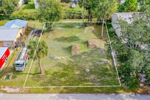 Terreno en venta en Edgewater, Florida № 854372 - foto 1