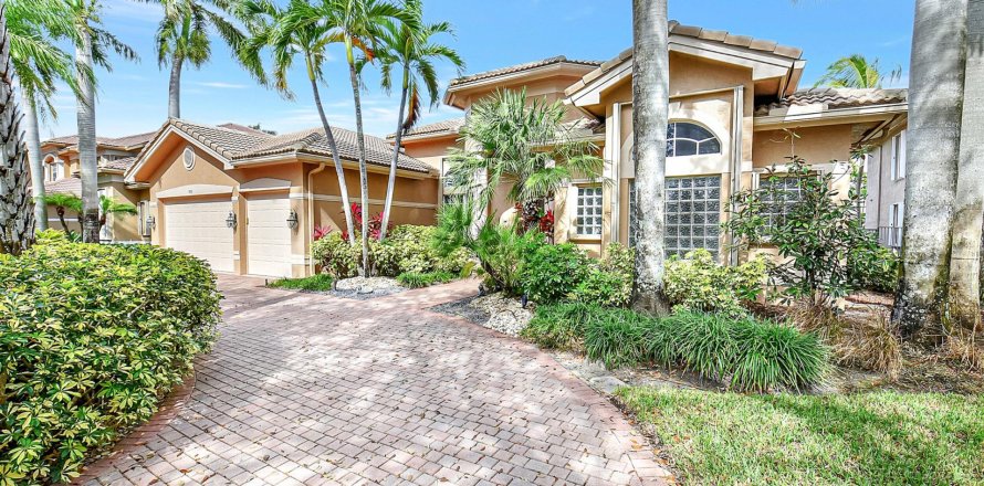 House in Delray Beach, Florida 5 bedrooms, 325.34 sq.m. № 970403