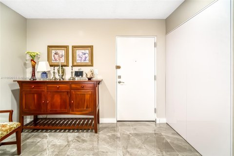 Condominio en venta en Sunny Isles Beach, Florida, 1 dormitorio, 57.23 m2 № 1232188 - foto 9
