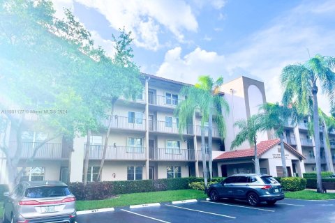 Condominio en venta en Pembroke Pines, Florida, 1 dormitorio, 97.08 m2 № 1232189 - foto 1
