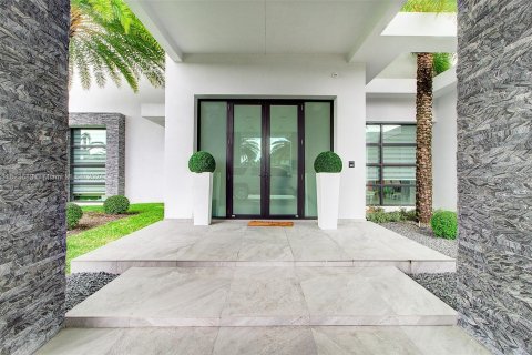 Casa en venta en Hialeah Gardens, Florida, 5 dormitorios, 394.83 m2 № 1271803 - foto 9