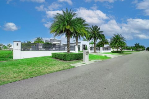 Casa en venta en Hialeah Gardens, Florida, 5 dormitorios, 394.83 m2 № 1271803 - foto 5