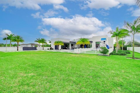 Casa en venta en Hialeah Gardens, Florida, 5 dormitorios, 394.83 m2 № 1271803 - foto 3