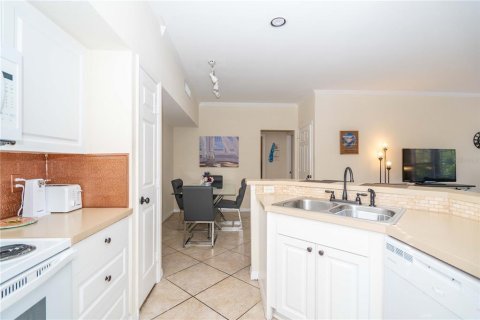 Condo in Tampa, Florida, 2 bedrooms  № 1307473 - photo 11