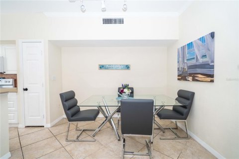 Condo in Tampa, Florida, 2 bedrooms  № 1307473 - photo 8