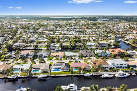 House in Lighthouse Point, Florida 4 bedrooms, 210.61 sq.m. № 935348 - photo 13