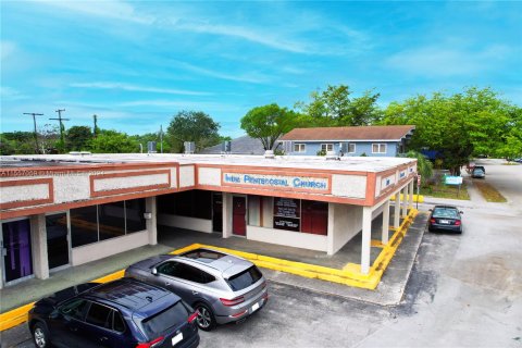 Immobilier commercial à vendre à Sunrise, Floride № 1078715 - photo 2