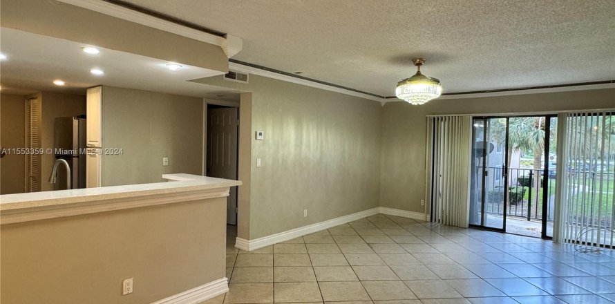 Кондоминиум с 2 спальнями в Корал-Спрингс, Флорида № 1091262