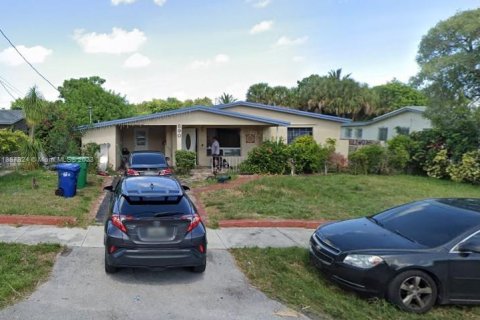 House in Lauderhill, Florida 5 bedrooms, 174.1 sq.m. № 515208 - photo 14