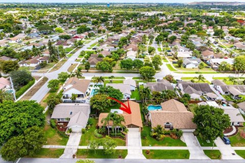 Villa ou maison à vendre à Deerfield Beach, Floride: 4 chambres, 170.94 m2 № 1221659 - photo 4