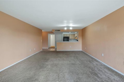 Condo in Orlando, Florida, 2 bedrooms  № 1350210 - photo 18