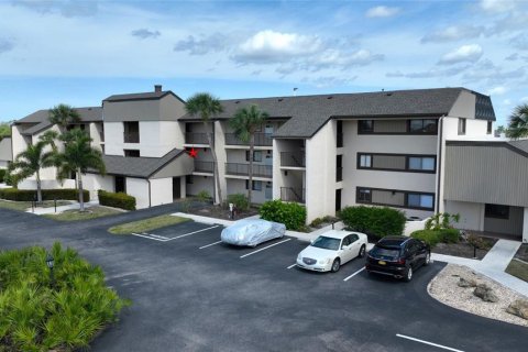 Condo in Punta Gorda, Florida, 2 bedrooms  № 1295907 - photo 1