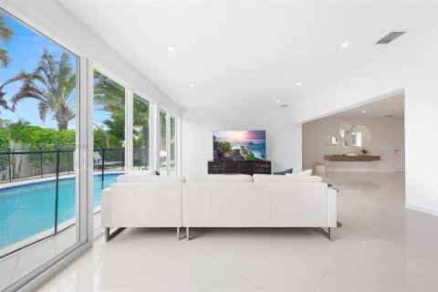 Casa en venta en Miami, Florida, 4 dormitorios, 235.32 m2 № 1419859 - foto 2