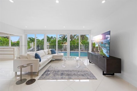 Casa en venta en Miami, Florida, 4 dormitorios, 235.32 m2 № 1419859 - foto 13