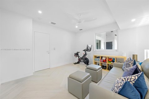 Casa en venta en Miami, Florida, 4 dormitorios, 235.32 m2 № 1419859 - foto 24