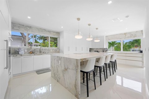 Casa en venta en Miami, Florida, 4 dormitorios, 235.32 m2 № 1419859 - foto 6