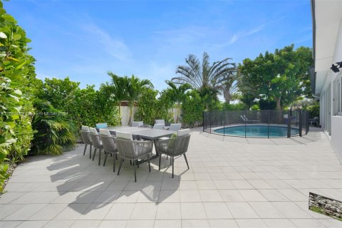 Casa en venta en Miami, Florida, 4 dormitorios, 235.32 m2 № 1419859 - foto 5