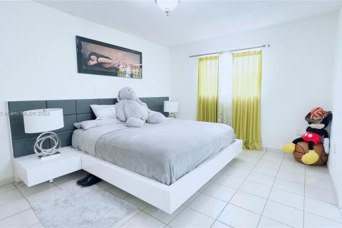 Casa en venta en Miami, Florida, 4 dormitorios, 144.65 m2 № 1330711 - foto 13