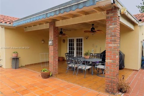 Casa en venta en Miami, Florida, 4 dormitorios, 144.65 m2 № 1330711 - foto 3