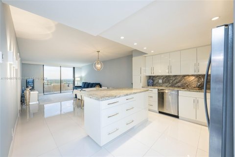 Copropriété à vendre à Hallandale Beach, Floride: 1 chambre, 92.9 m2 № 1330755 - photo 15