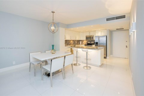 Condominio en venta en Hallandale Beach, Florida, 1 dormitorio, 92.9 m2 № 1330755 - foto 21