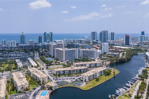 Copropriété à vendre à Hallandale Beach, Floride: 1 chambre, 92.9 m2 № 1330755 - photo 1