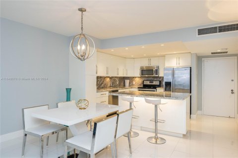 Copropriété à vendre à Hallandale Beach, Floride: 1 chambre, 92.9 m2 № 1330755 - photo 12