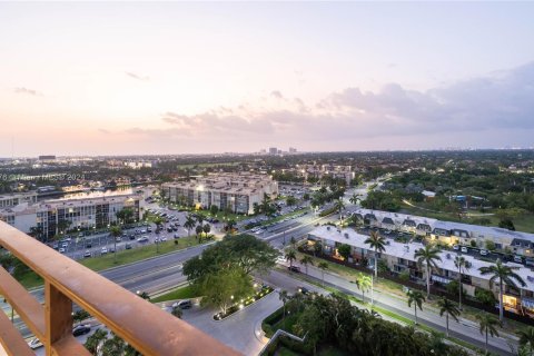 Condominio en venta en Hallandale Beach, Florida, 1 dormitorio, 92.9 m2 № 1330755 - foto 9